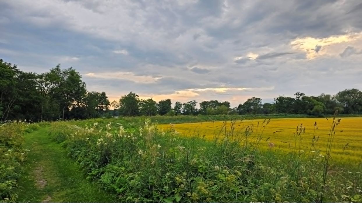 along path at-river Ericht